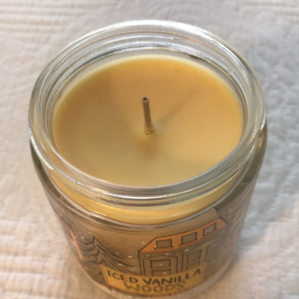Discontinued New Bath & Body Works Iced Vanilla Woods Scented Jar Candle - Picture 3 of 6